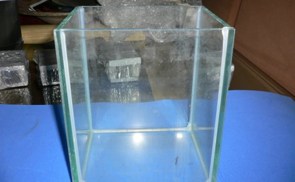 4. Glass Tank (15X12.5X18cmH)